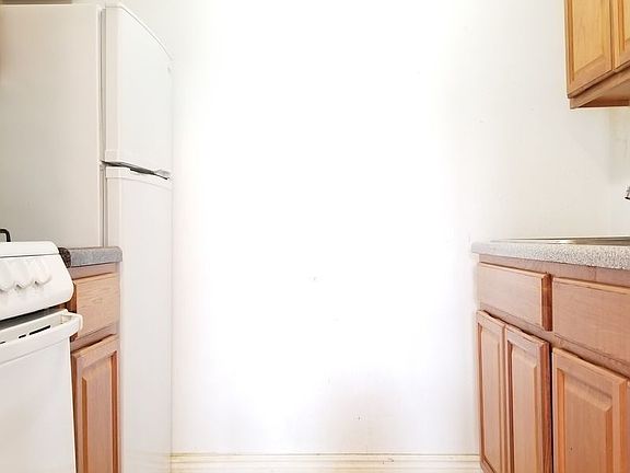5th image of 394 E 21st St #5E