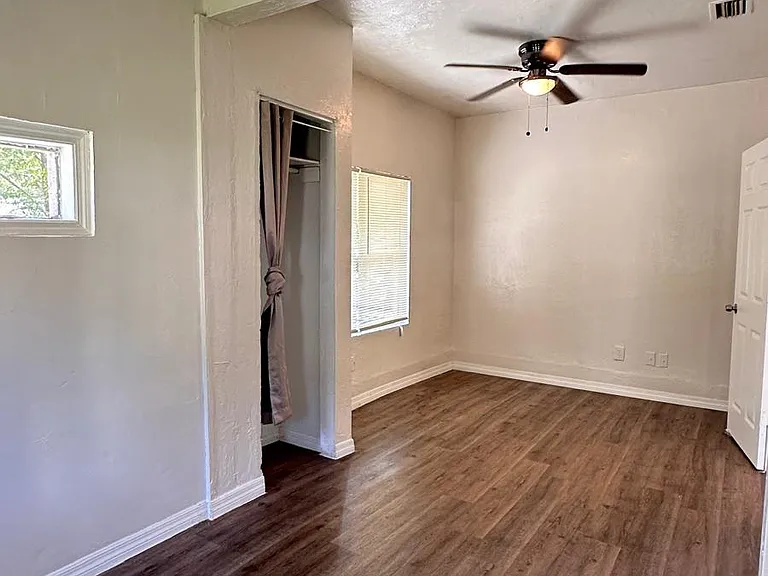 865 Winchester St — Photo 3