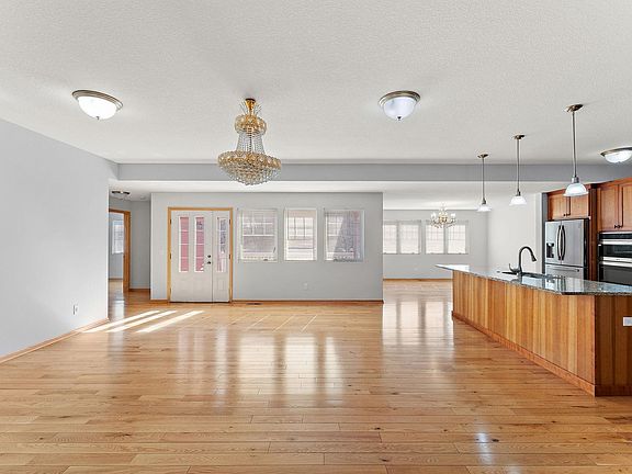 4th image of 438 Wildwood Rd