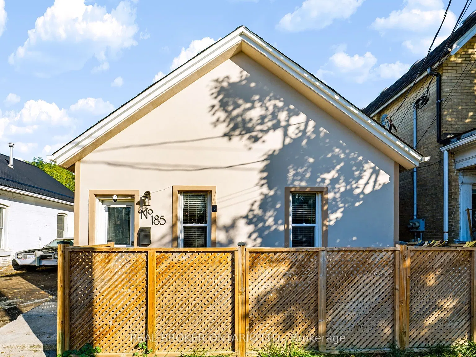 4 bed, $2,400 — Photo 1