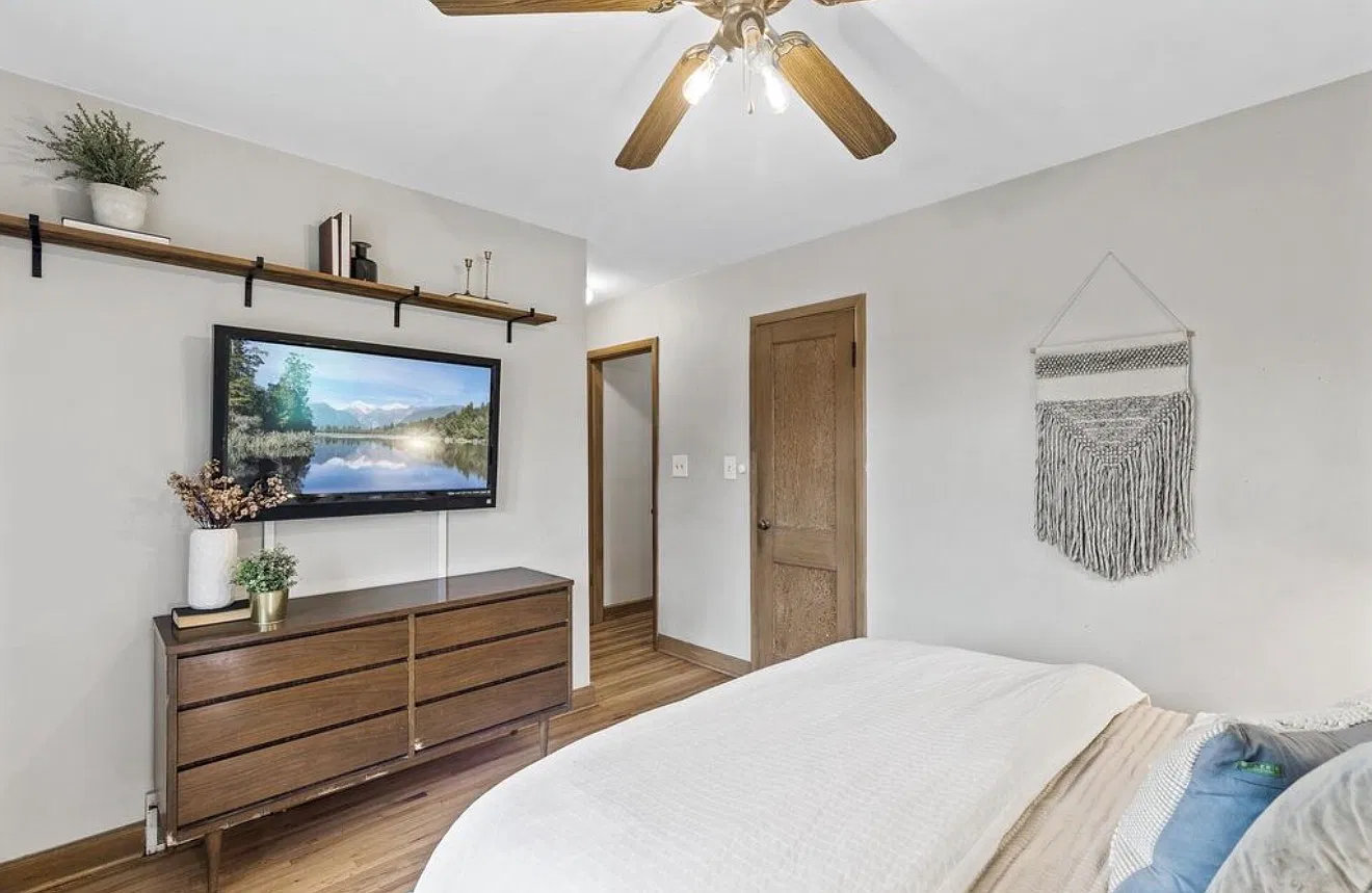3 bed, 1965 sqft, $3,000 — Photo 2