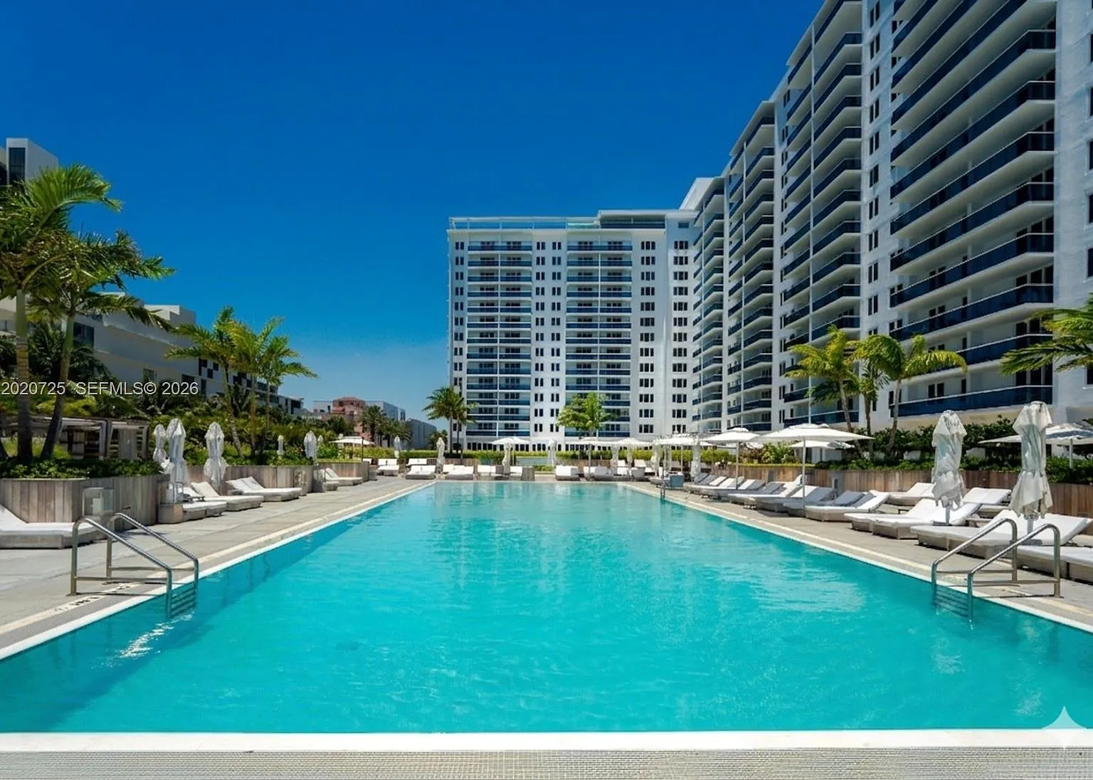 Roney Palace Condo — Photo 2