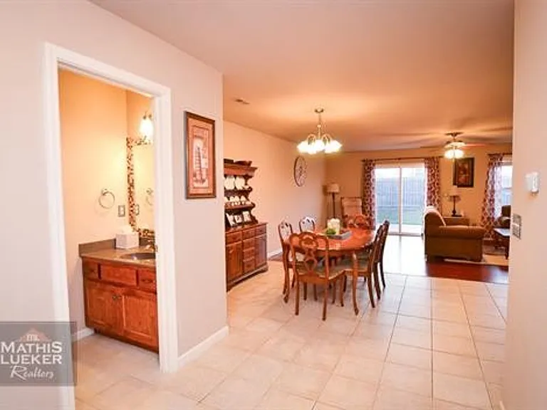 1718 Sutter Woods Rd — Photo 3