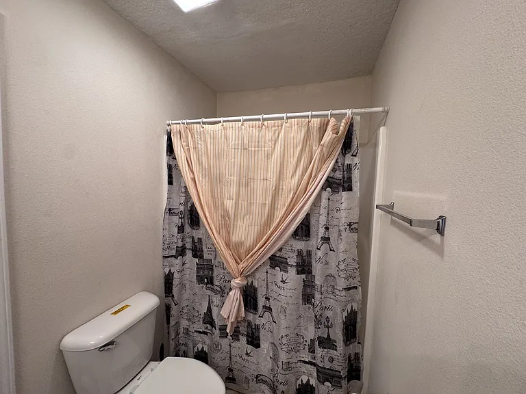 1100 Century Oaks Dr #A — Photo 17