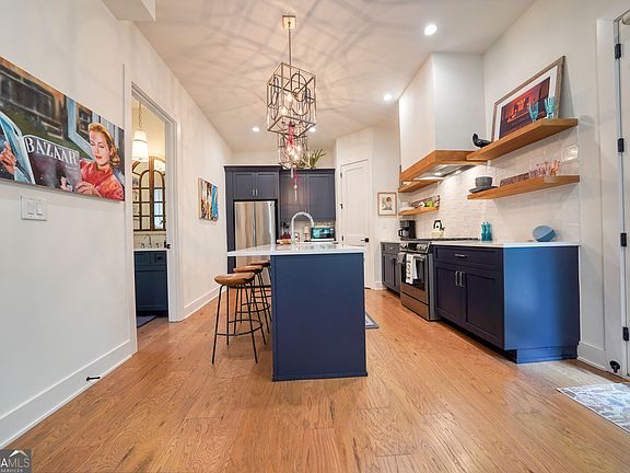 5th image of 305 Breakspear Ln