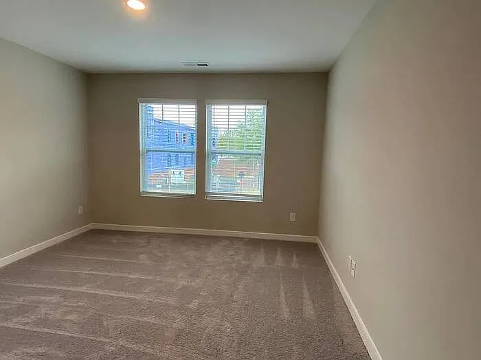 512 Main St — Photo 14