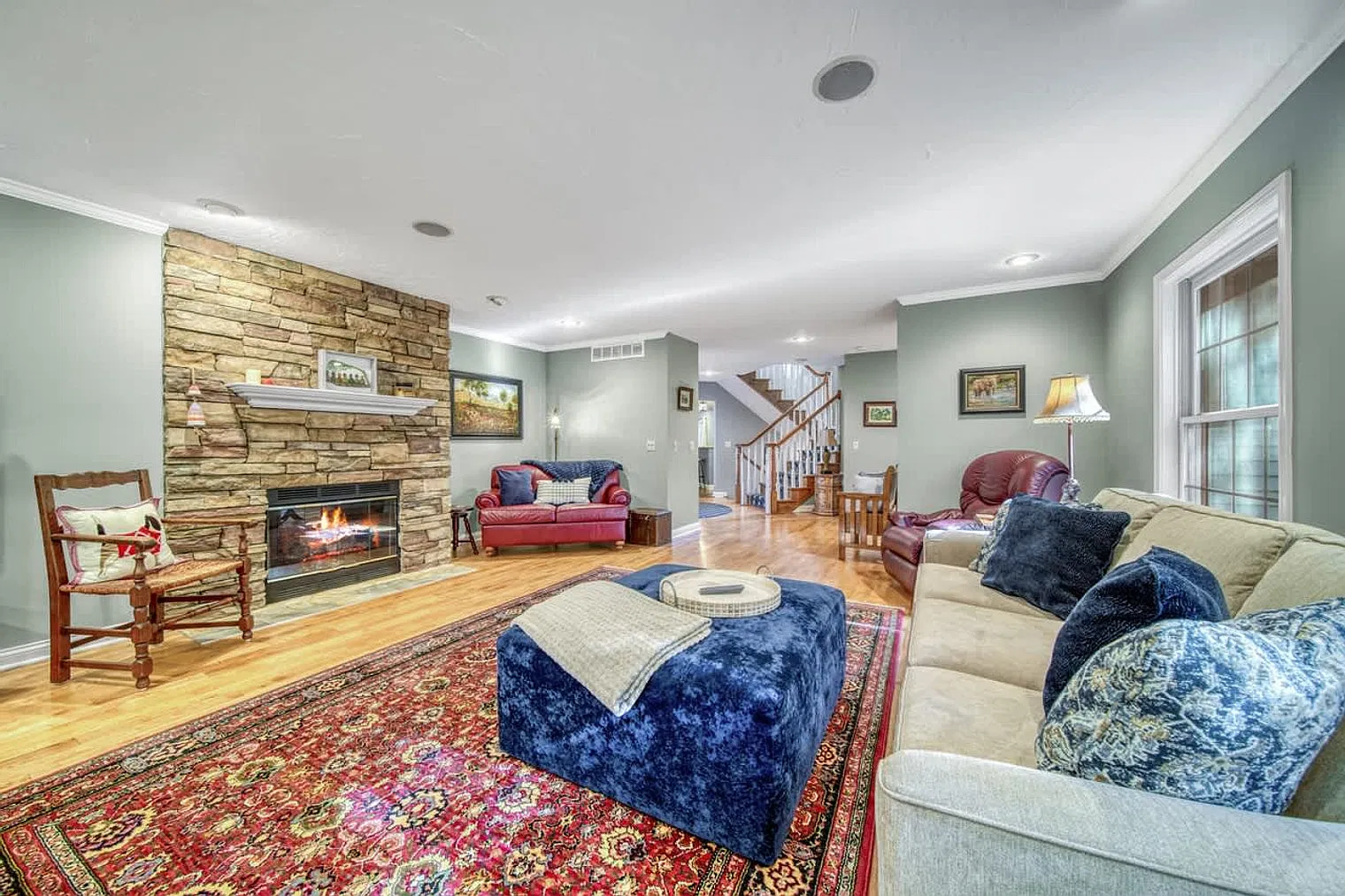 6 bed, 4.0 bath, 4596 sqft, $7,637 — Photo 4