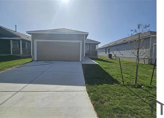 731 Paul St — Photo 1