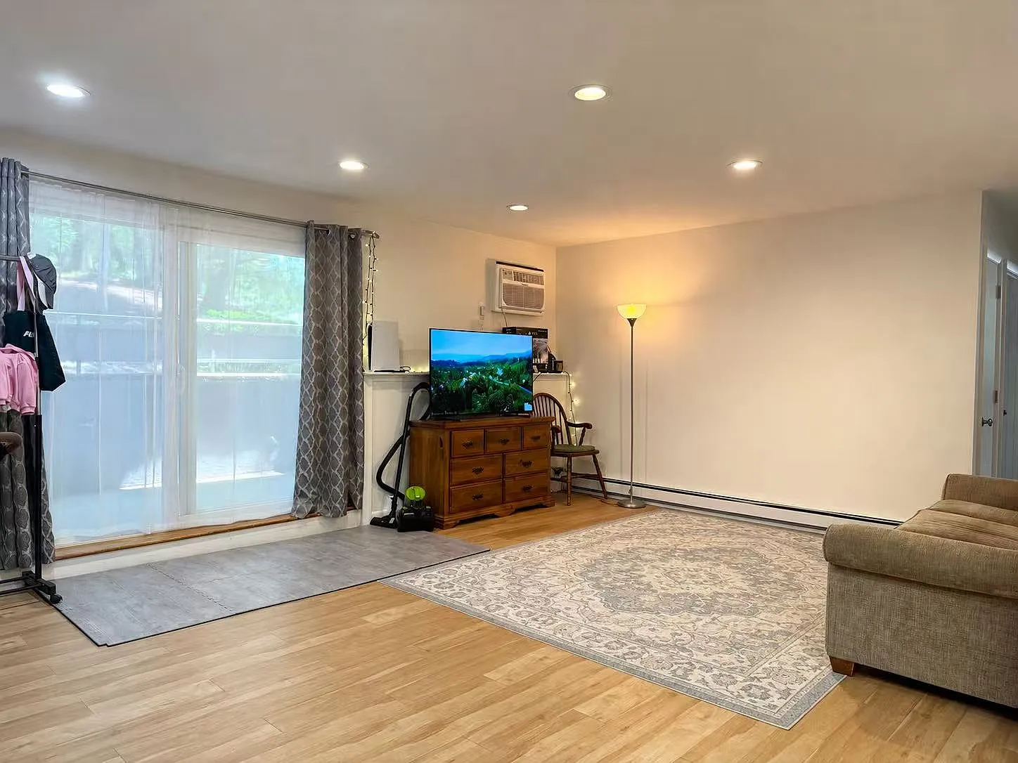 2 bed, 910 sqft, $2,300 — Photo 3