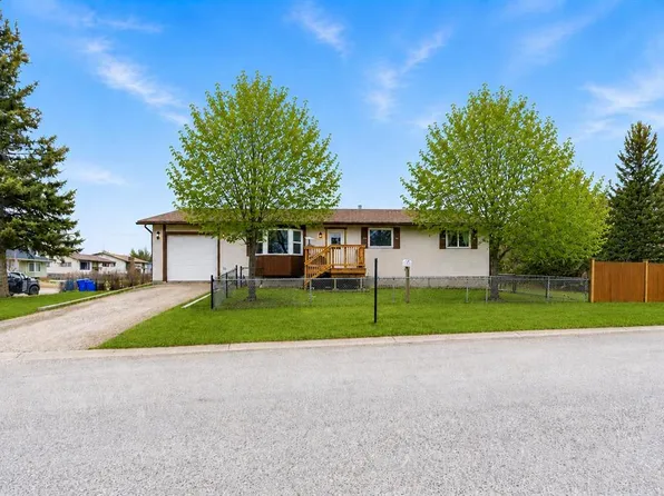 616 N 1st St NE, Sundre, AB T0M 1X0