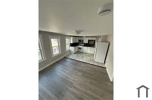 182 Hewitt St Photo 1