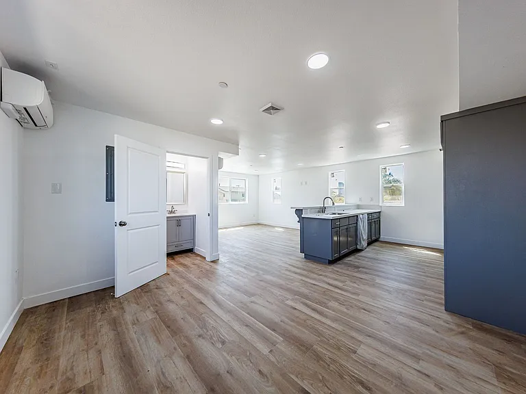 Huge 2, 3 & 4 Bed 2026 Townhomes — Photo 94