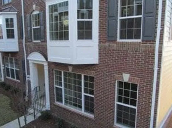 2267 Kew Gardens Dr, Woodbridge, VA 22191