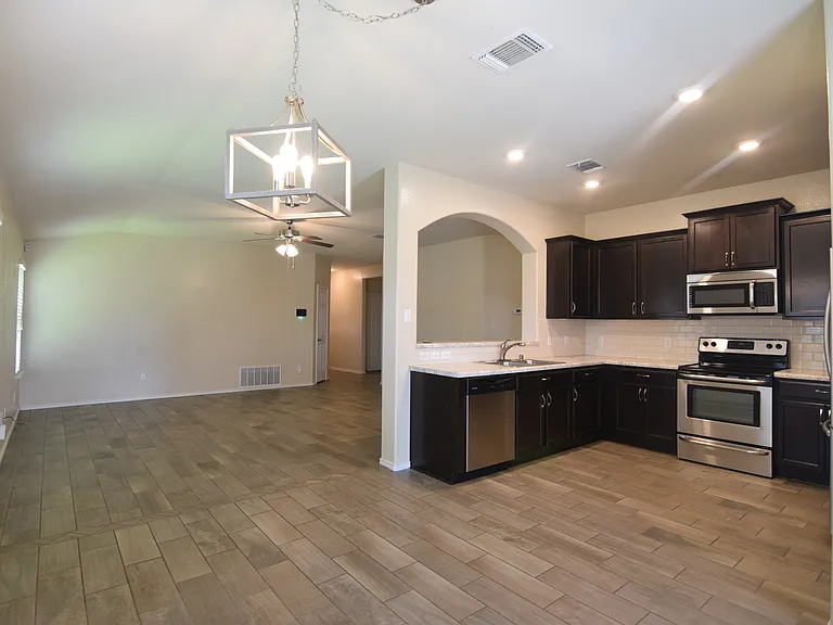 1411 Amber Dawn Dr — Photo 4