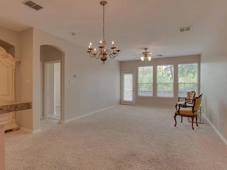 1825 Brookview Dr — Photo 6