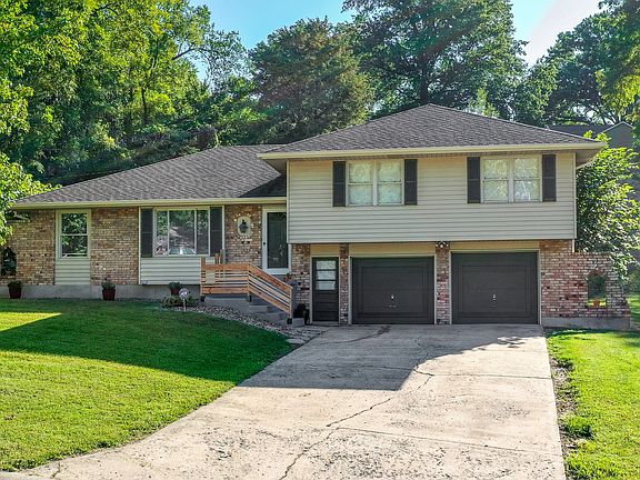 2nd image of 3615 NE West Park Dr