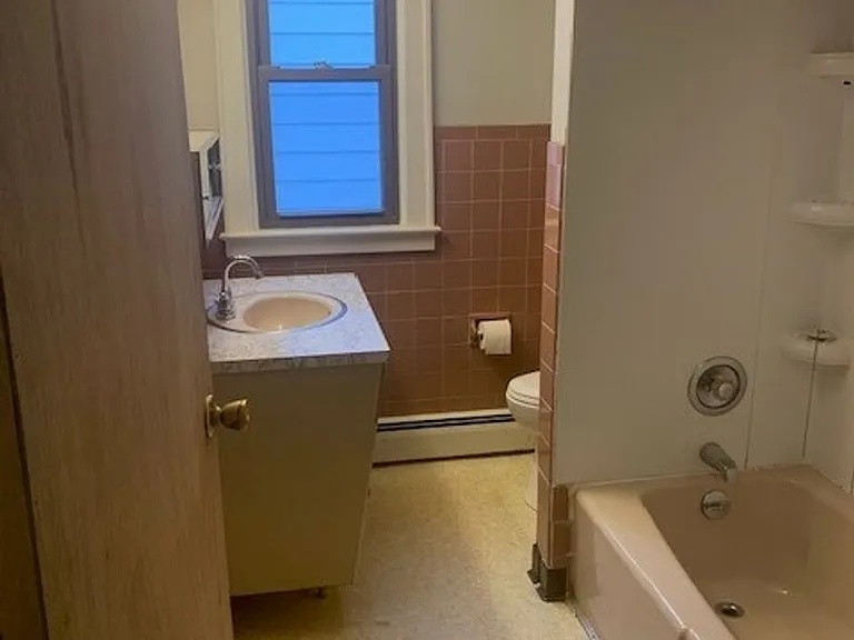 63 W Railroad St #B — Photo 8