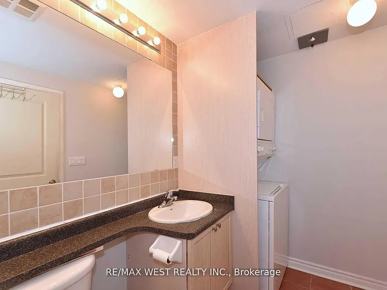 935 Sheppard Ave W #Penthouse 810 — Photo 29