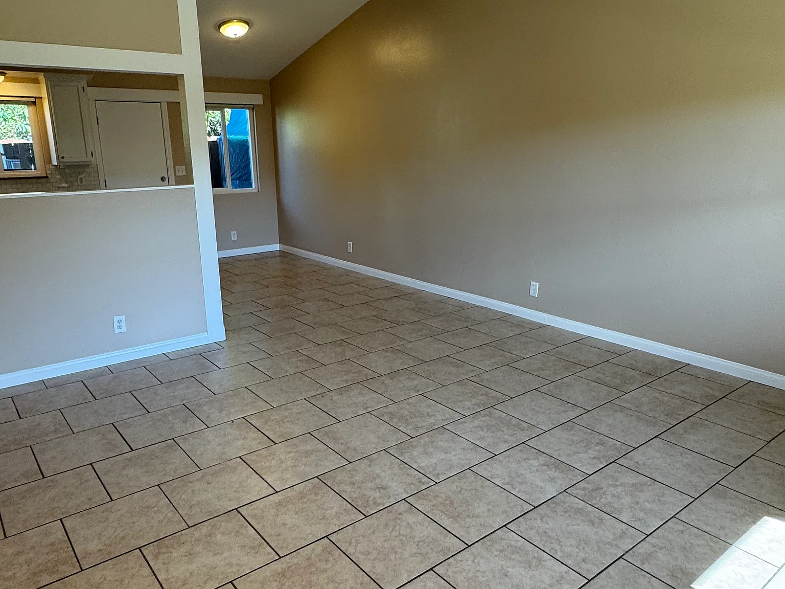 2 bed, 1.5 bath, 924 sqft, $2,400 — Photo 2