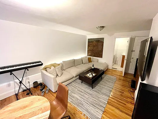 Rented by LJ Sloane Management | media 4