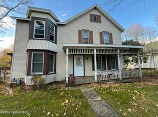 301 Speigletown Rd, Troy, NY 12182