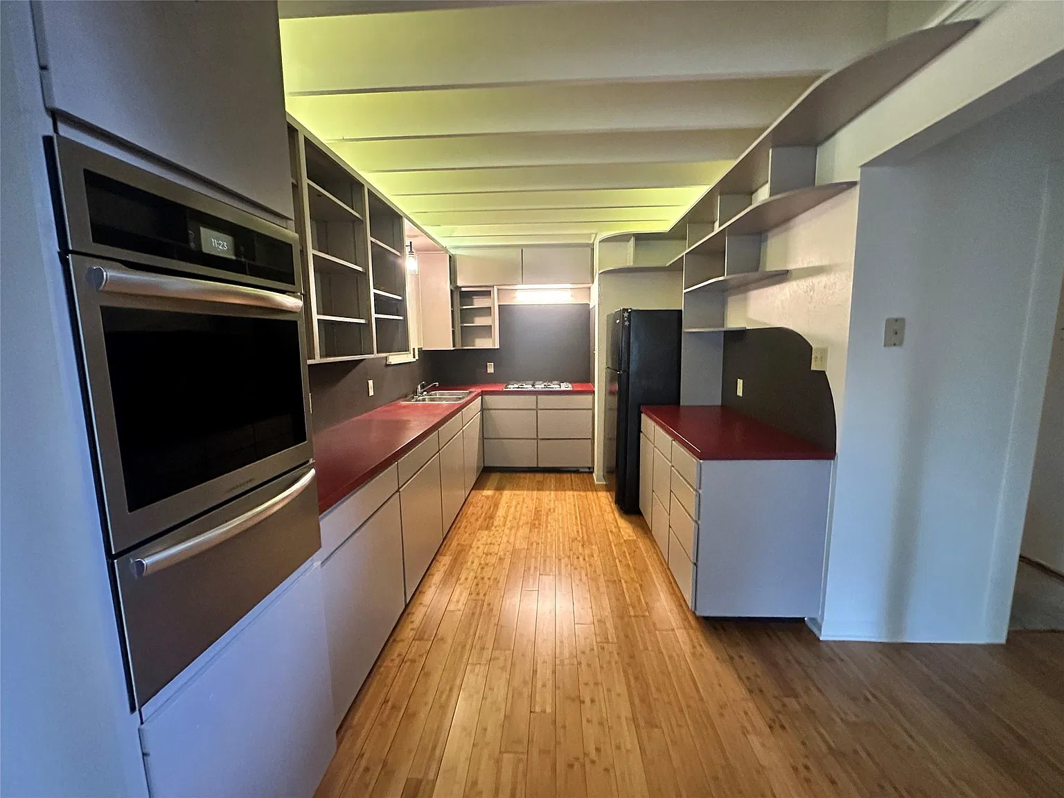 2 bed, 1.0 bath, 735 sqft, $1,800 — Photo 4