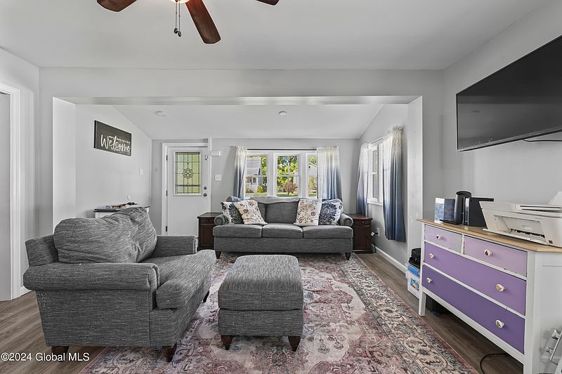 2nd image of 1011 Mann Avenue
