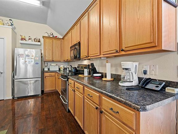 4th image of 1621 Brice Dr