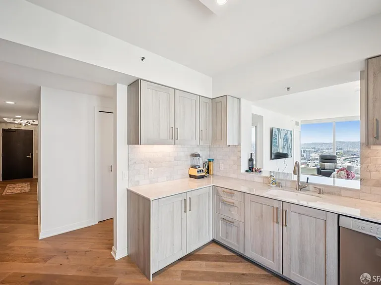 401 Harrison St #17B — Photo 6