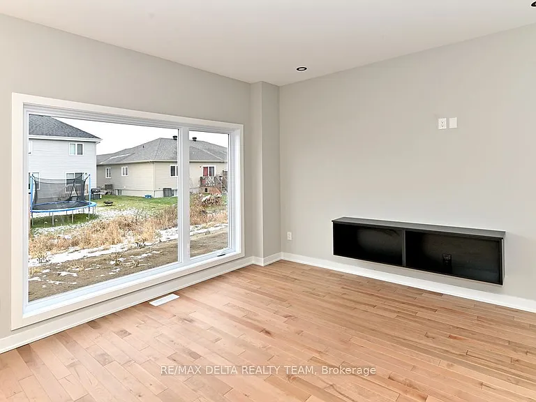 463 Denis St — Photo 12