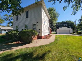 916 N Harth Ave, Madison, SD 57042