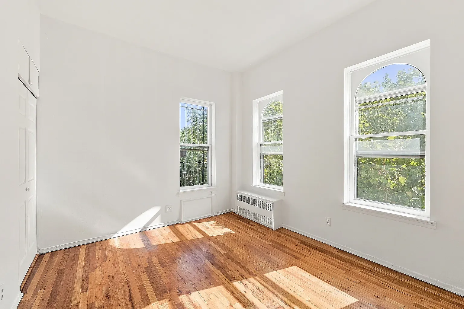 215 8th Ave — Photo 3