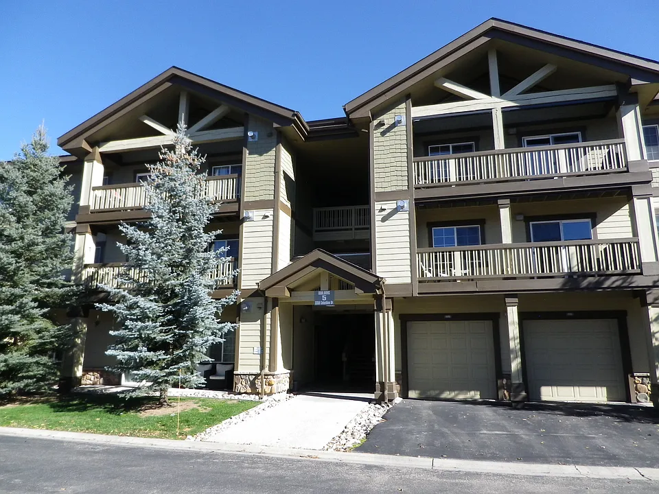 3350 Columbine Dr #502