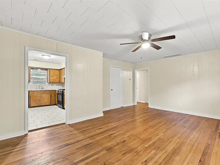 1914 Oaklawn Dr — Photo 10