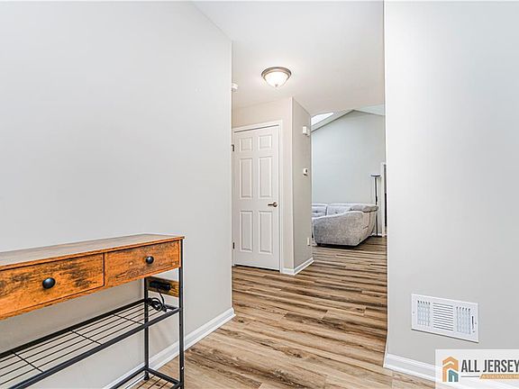 2nd image of 2809 Ridgefield Ct