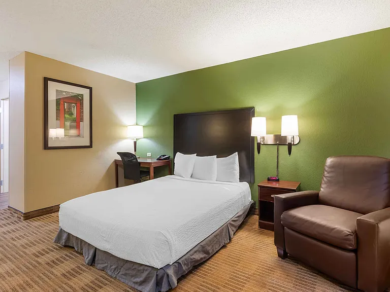 Studio Suite - 1 Queen Bed
