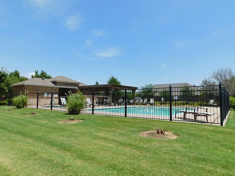 9616 Creekmere Dr — Photo 35
