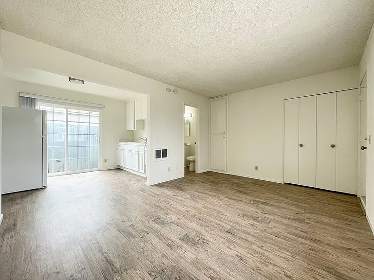 1026 S Tremont St S #8 — Photo 6