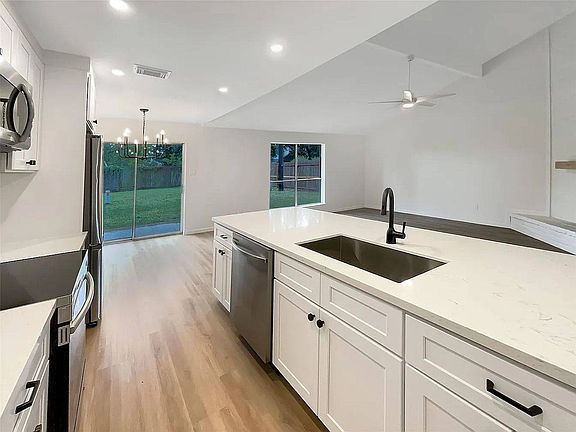 4th image of 10720 Emeraldpark Ln