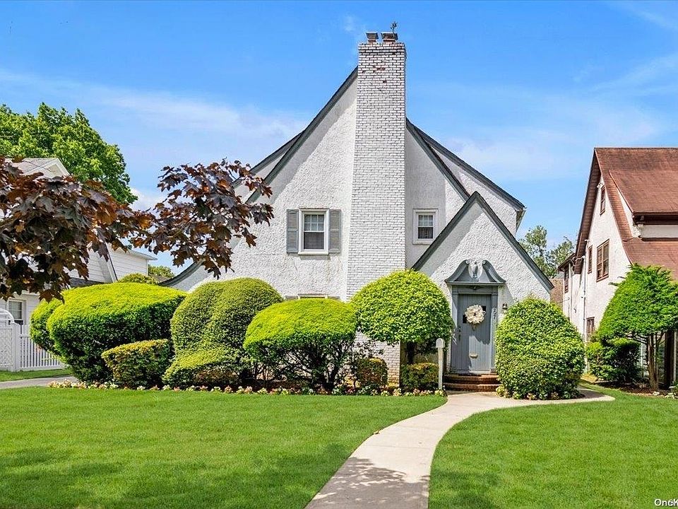 1st image of 207 Bedell Avenue