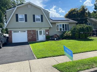 18 Sieber Ct, Bergenfield, NJ 07621
