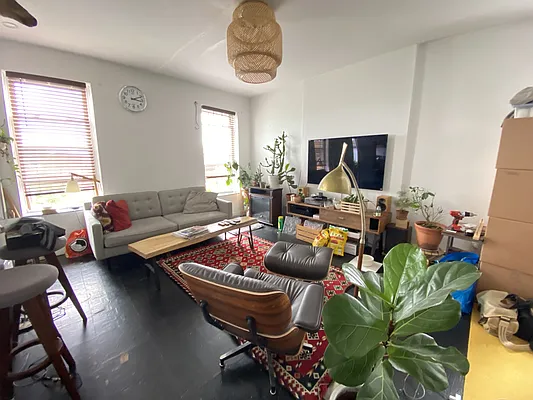 Rented by Realty Collective | media 11