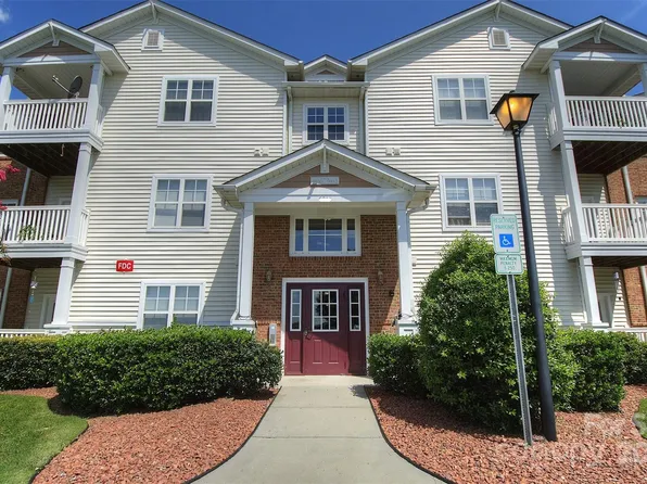 11266 Hyde Pointe Ct, Charlotte, NC 28262