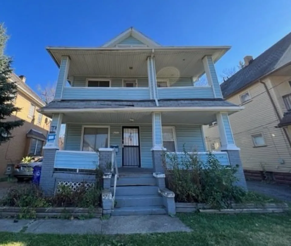 4 bed, 1940 sqft, $900 — Photo 1