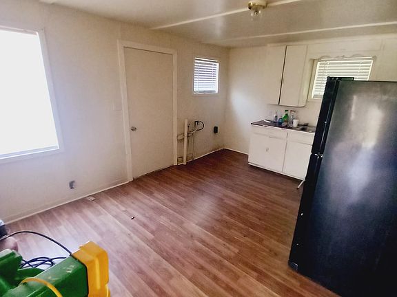 5th image of 3300 Moore Ave