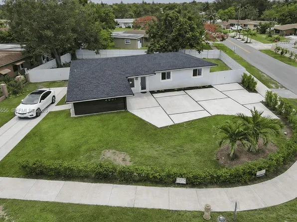 2831 NW 189th St, Miami Gardens, FL 33056