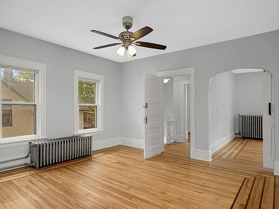 3rd image of 2517 University Ave NE