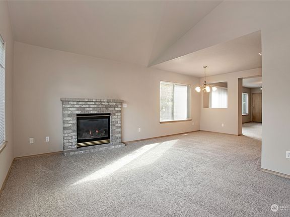 4th image of 1631 Derby Lane SE