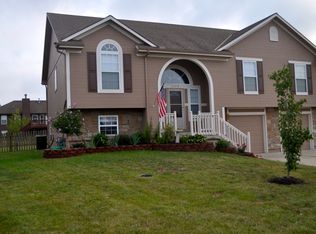 1113 Yokley Dr, Raymore, MO 64083