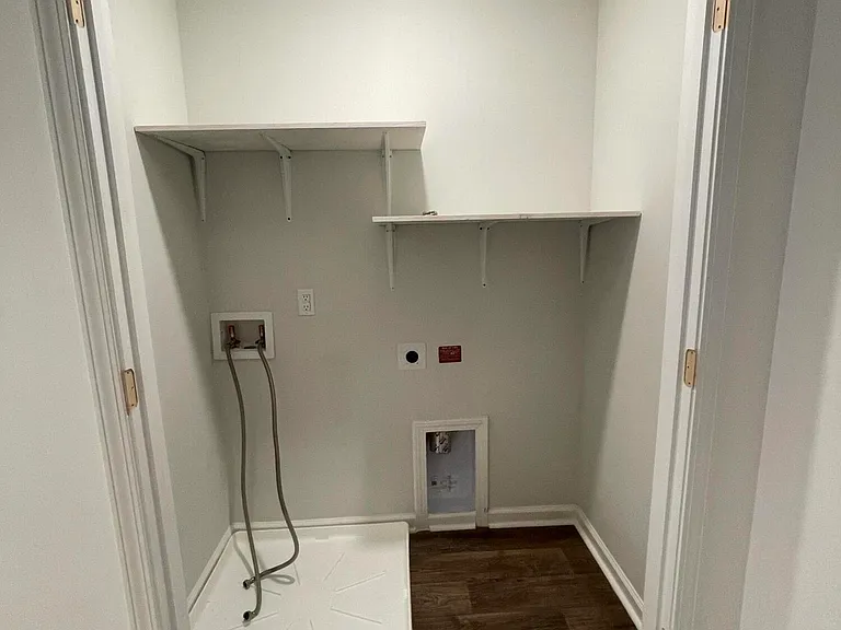 135 E Sunrise Ln — Photo 15